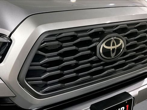 Used 2021 Toyota Tacoma TRD Sport w/ TRD Premium Sport Package AWD/4WD image 31