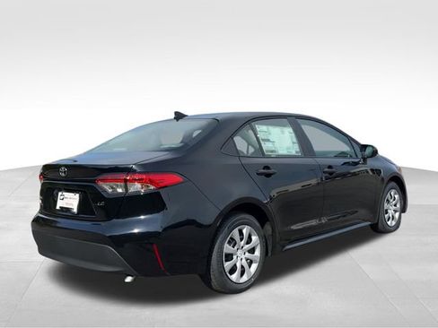 Used 2025 Toyota Corolla LE image 6