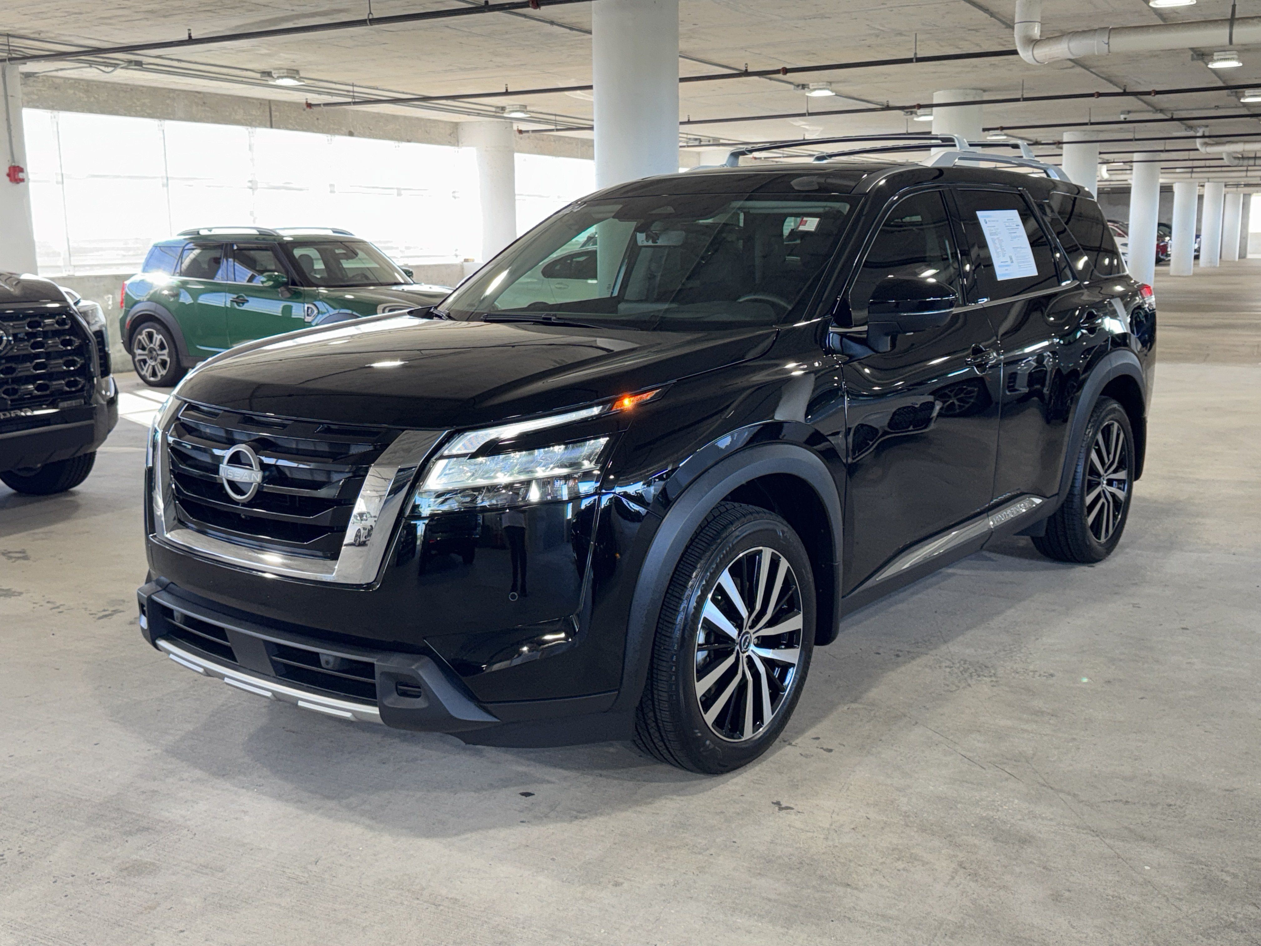 Used 2024 Nissan Pathfinder Platinum FWD image 4
