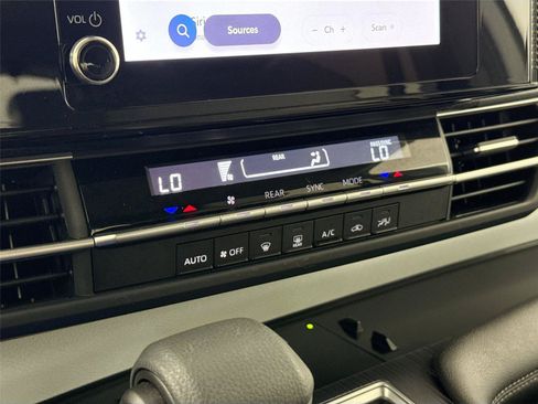 Certified 2026 Toyota Sienna LE FWD image 24