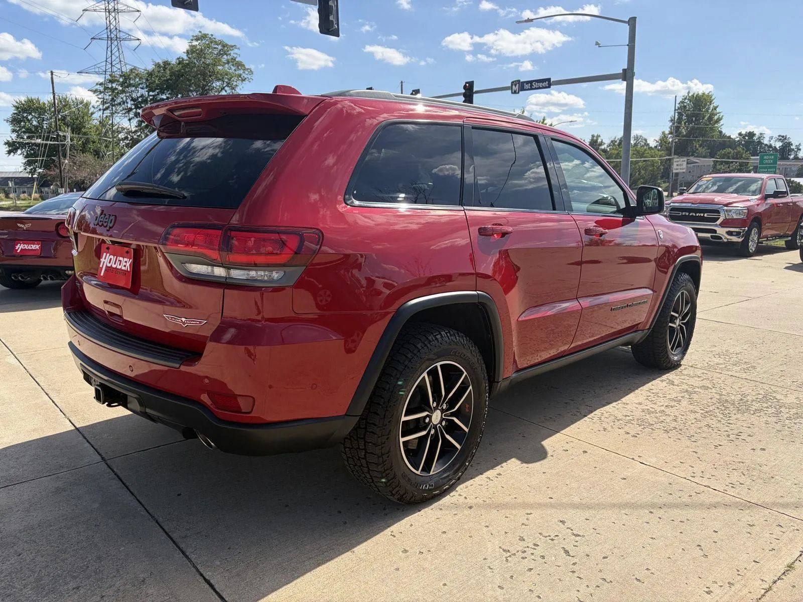 Used 2017 Jeep Grand Cherokee Trailhawk w/ Trailhawk Luxury Group AWD/4WD image 8