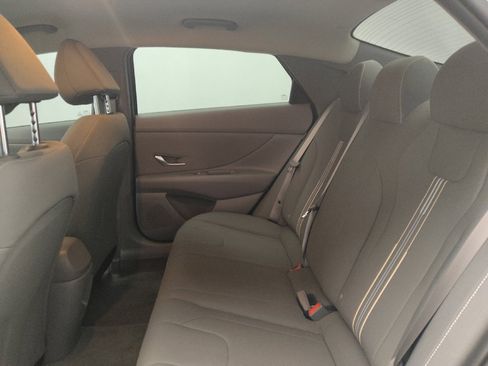 Used 2025 Hyundai Elantra Sport FWD image 18