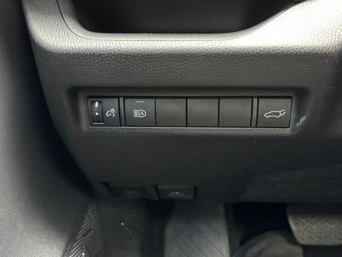 Used 2022 Toyota RAV4 XLE w/ Convenience Package FWD image 19