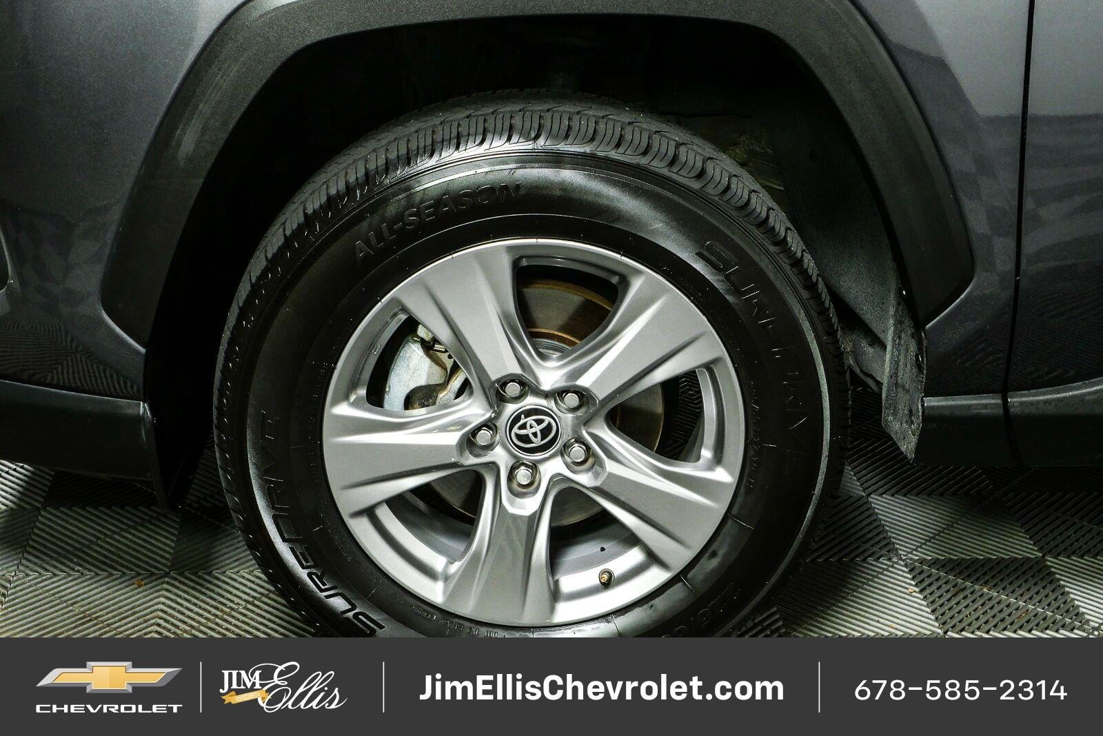 Used 2024 Toyota RAV4 XLE FWD image 35
