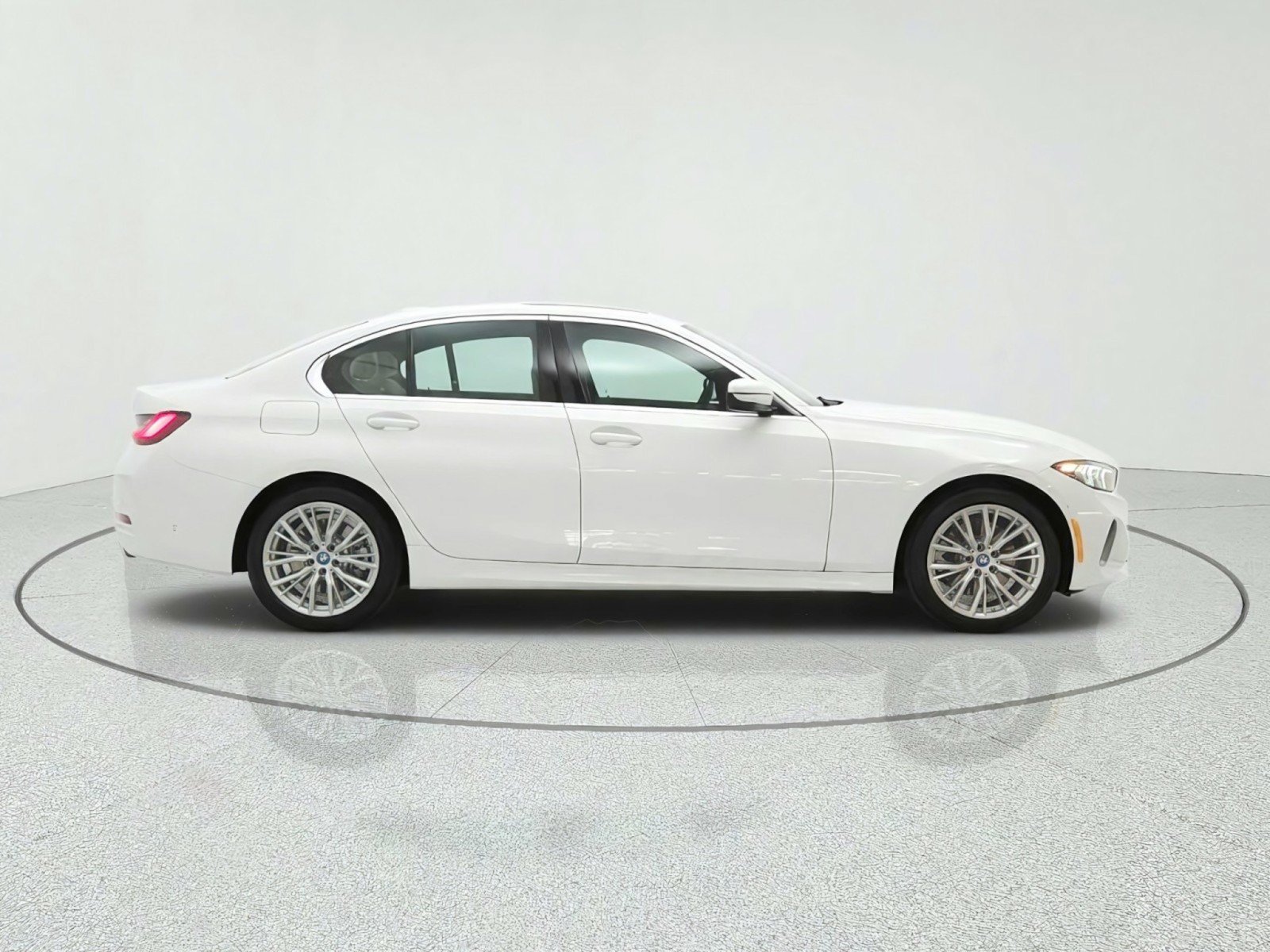 Used 2024 BMW 330e w/ Premium Package RWD image 4