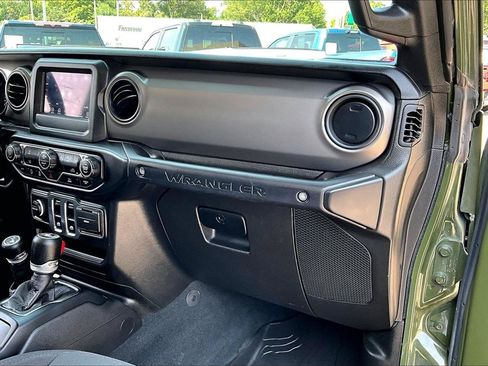 Used 2022 Jeep Wrangler Sport AWD/4WD image 27
