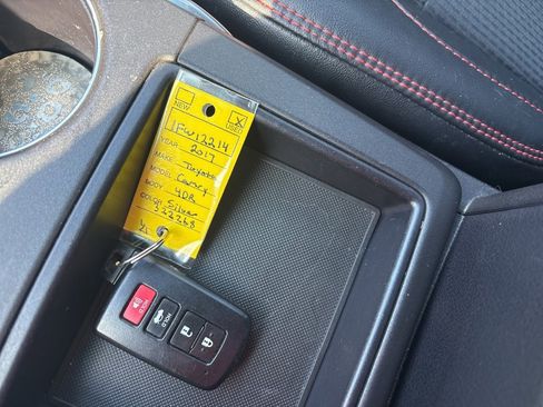 Used 2017 Toyota Camry SE w/ Moonroof Package image 12