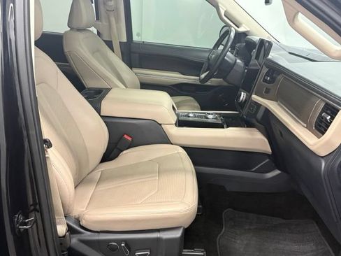 Used 2023 Ford Expedition Limited AWD/4WD image 36