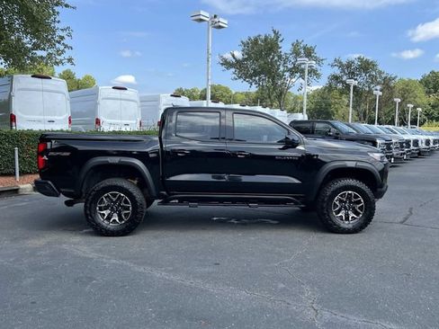 Used 2026 Chevrolet Colorado ZR2 w/ Technology Package AWD/4WD image 16
