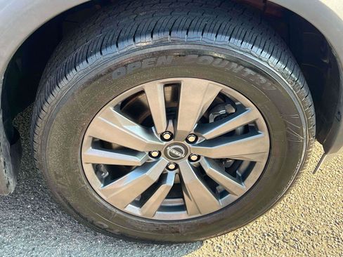 Used 2023 Nissan Pathfinder SV AWD/4WD image 6