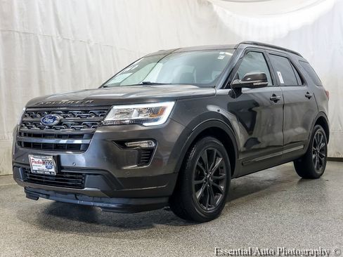 Used 2018 Ford Explorer XLT w/ Equipment Group 202A AWD/4WD image 2