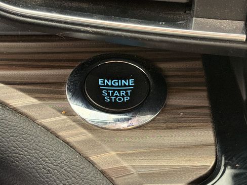 Used 2022 Ford Explorer Limited w/ Equipment Group 301A RWD image 18