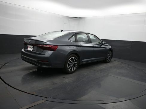 Used 2025 Volkswagen Jetta SE FWD image 13