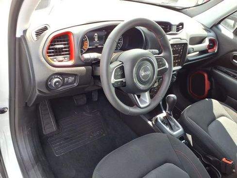 Used 2023 Jeep Renegade Trailhawk image 7