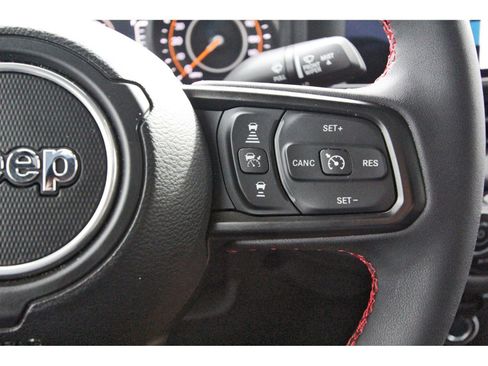 Used 2024 Jeep Gladiator Rubicon w/ Technology Group image 19