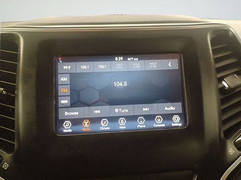 Used 2020 Jeep Cherokee Latitude Plus FWD image 23