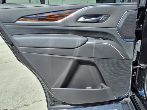 Certified 2024 Cadillac Escalade Premium Luxury image 18