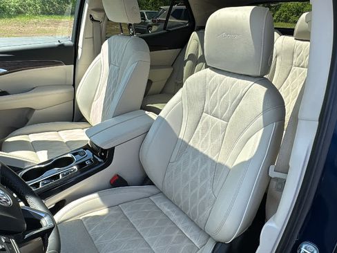 Used 2023 Buick Envision Avenir AWD/4WD image 8