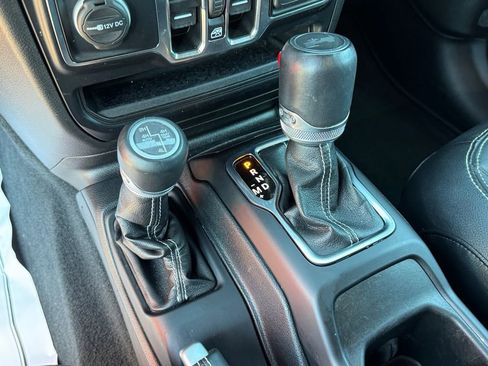 Used 2022 Jeep Wrangler Unlimited Sahara 4xe image 28