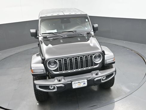 Used 2025 Jeep Wrangler Unlimited Sahara AWD/4WD image 33