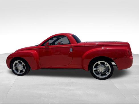Used 2004 Chevrolet SSR w/ Preferred Equipment Group RWD image 8