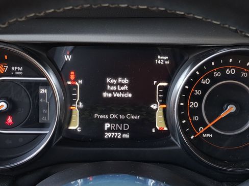 Used 2022 Jeep Wrangler Unlimited Sahara w/ Cold Weather Group AWD/4WD image 18