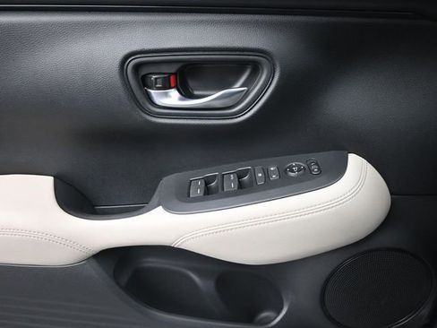 Used 2025 Honda HR-V LX image 17