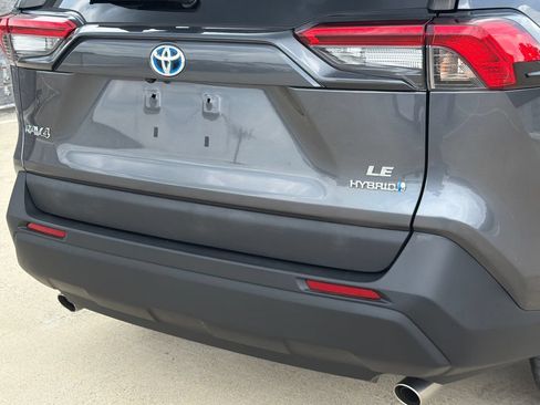 Used 2021 Toyota RAV4 LE AWD/4WD image 5