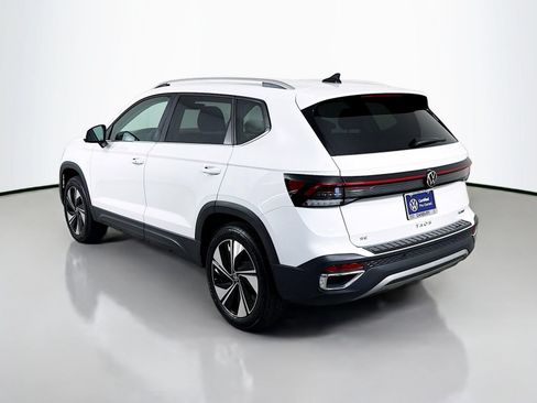Used 2025 Volkswagen Taos SE AWD/4WD image 3