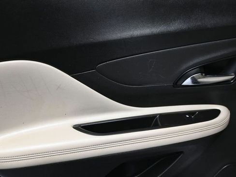 Used 2017 Buick Encore Essence FWD image 9