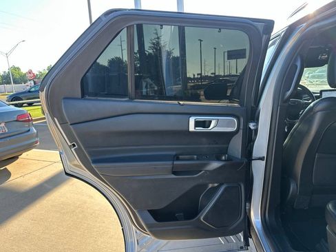 Used 2020 Ford Explorer Limited RWD image 12