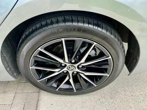 Used 2022 Toyota Camry SE FWD image 11