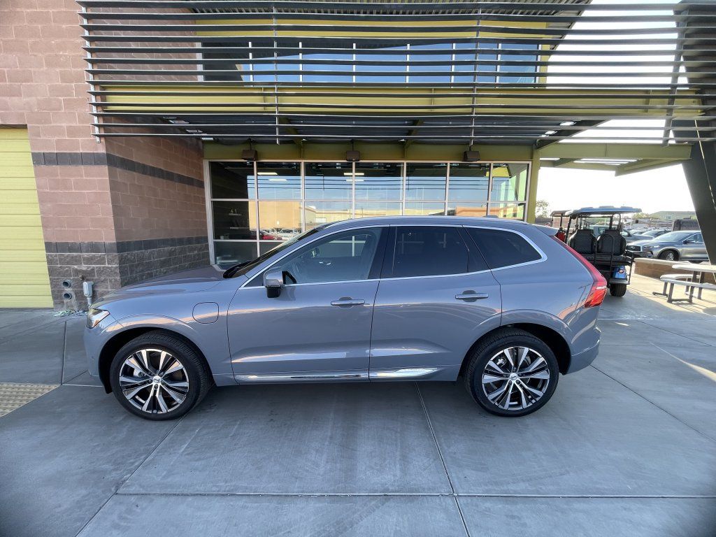 Used 2022 Volvo XC60 T8 Inscription Expression w/ Advanced Package AWD/4WD image 5