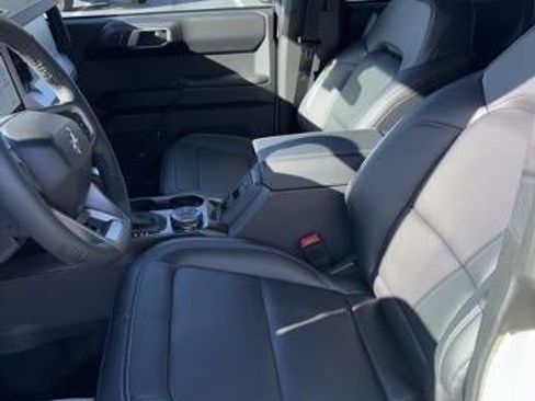 New 2025 Ford Bronco Outer Banks w/ Black Appearance Package image 18