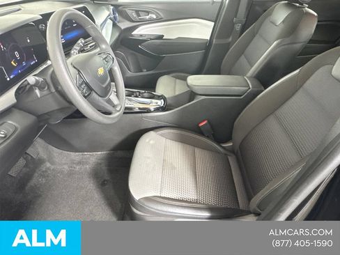 Used 2025 Chevrolet Trax LT FWD image 11