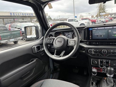 Used 2025 Jeep Wrangler Unlimited Rubicon w/ Steel Bumper Group image 18