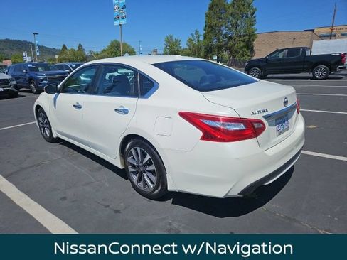 Certified 2017 Nissan Altima 2.5 SV w/ Convenience Package FWD image 5