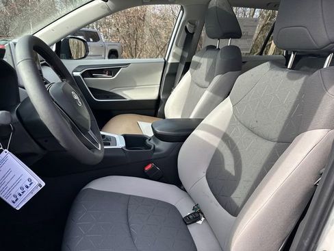 New 2025 Toyota RAV4 XLE image 38