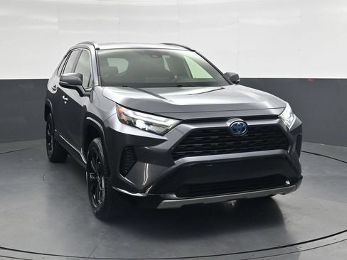 Used 2023 Toyota RAV4 SE AWD/4WD image 2