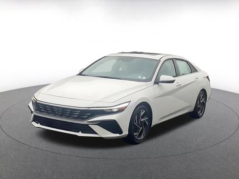 Used 2025 Hyundai Elantra SEL FWD image 7