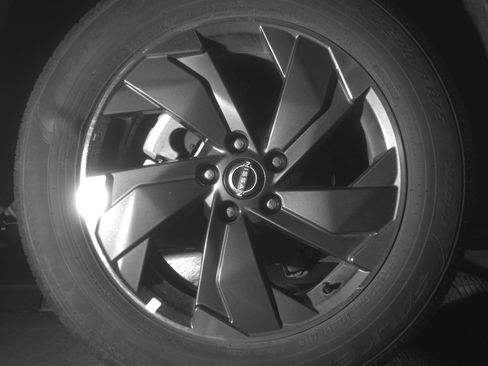 Used 2025 Nissan Rogue SV FWD image 15