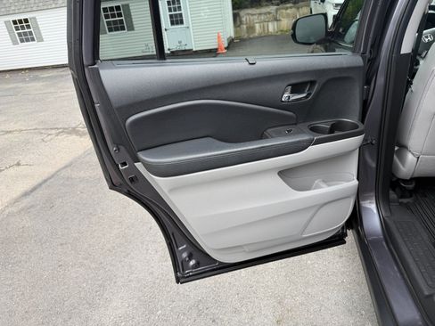 Used 2021 Honda Pilot Touring image 17