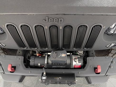 Used 2015 Jeep Wrangler Unlimited Rubicon AWD/4WD image 8