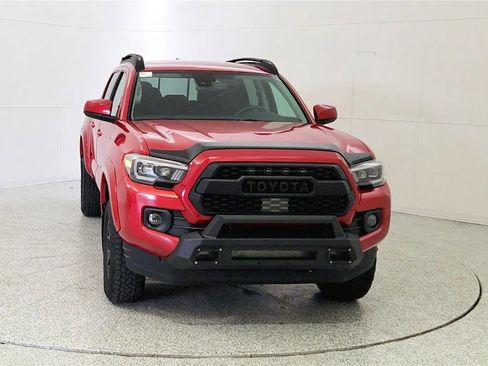 Used 2019 Toyota Tacoma SR5 image 2