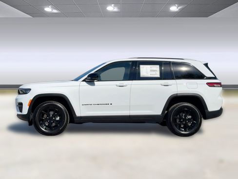 New 2025 Jeep Grand Cherokee Laredo image 2