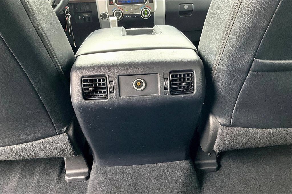 Used 2018 Toyota Tundra Limited w/ Limited Premium Package AWD/4WD image 10