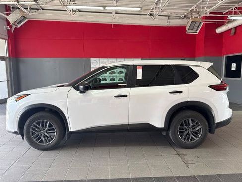 Certified 2025 Nissan Rogue S FWD image 4