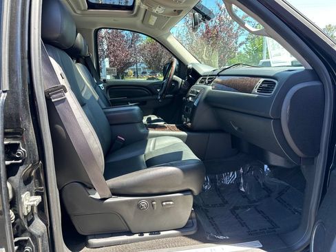 Used 2014 GMC Sierra 2500 Denali w/ Suspension Package, Off-Road AWD/4WD image 17