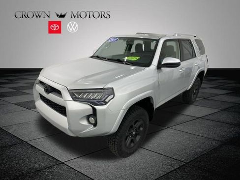 Used 2018 Toyota 4Runner SR5 image 3
