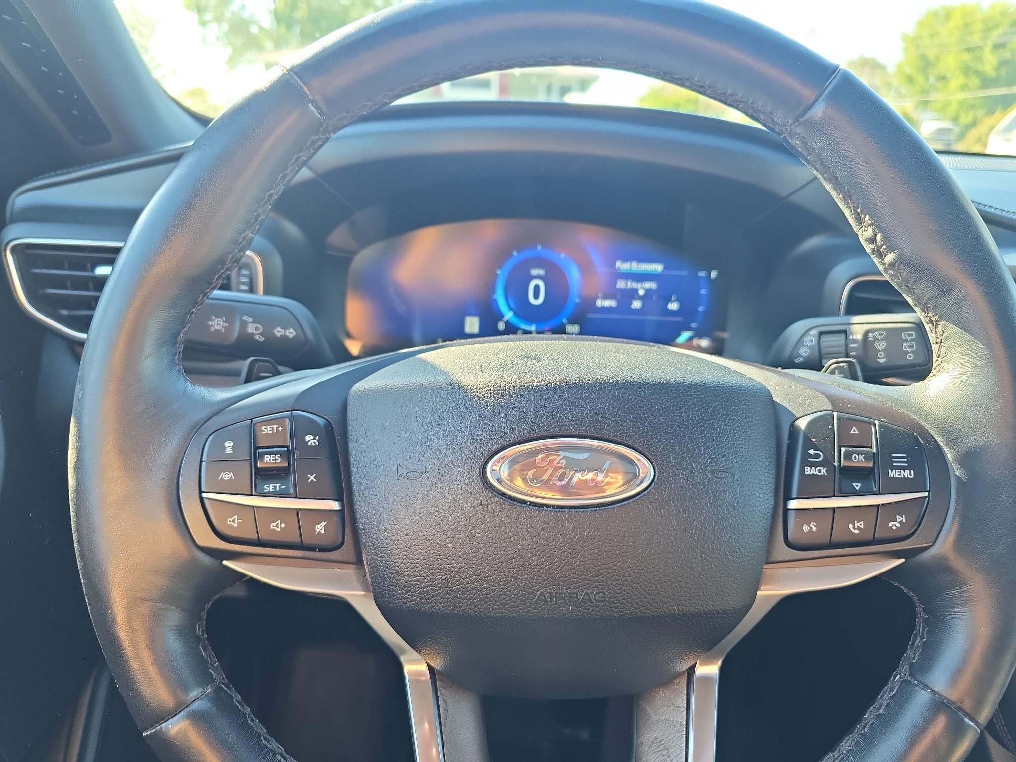 Used 2020 Ford Explorer Platinum w/ Premium Technology Package AWD/4WD image 21